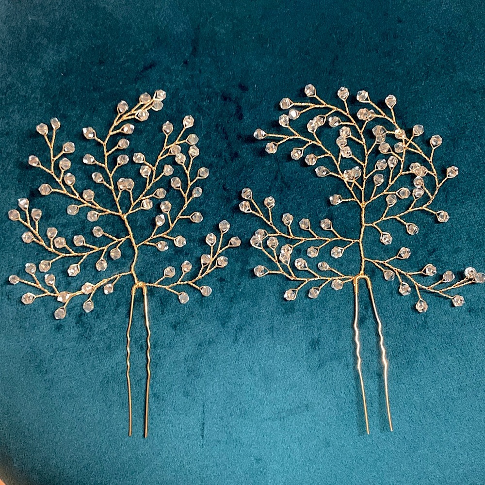 Delicate Whimsical Bridal Wedding Hair Pin Set in Gold